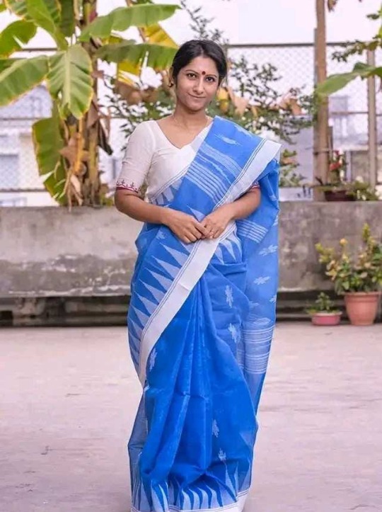 আকাশী জমি সাদা পাড়ের সিলেটের ঐতিহ্যবাহী অরিজিনাল হ্যান্ডলুম কটন শিউলী ফুল মোটিফ শাড়ি